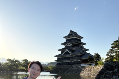 では東へ