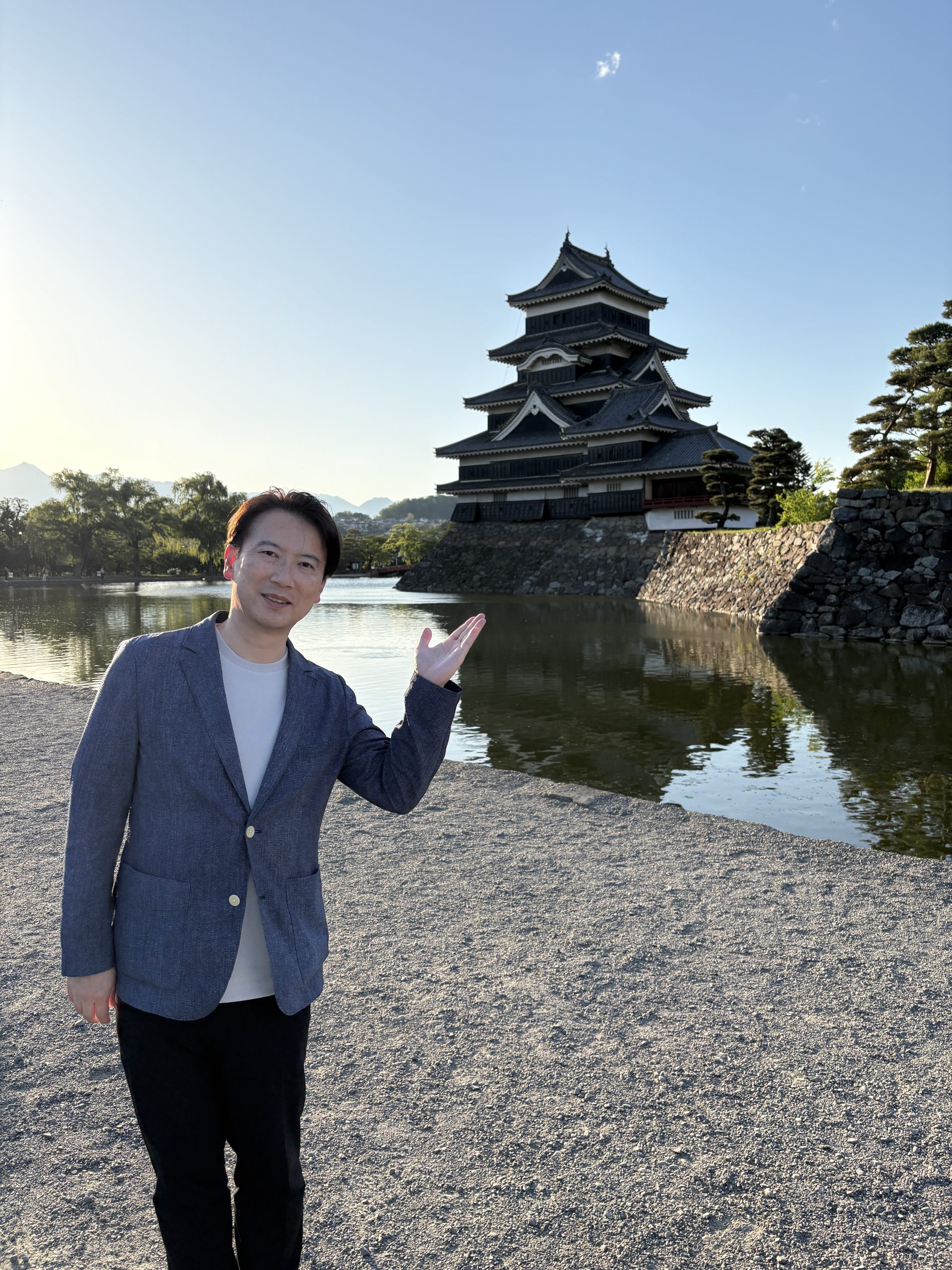 では東へ